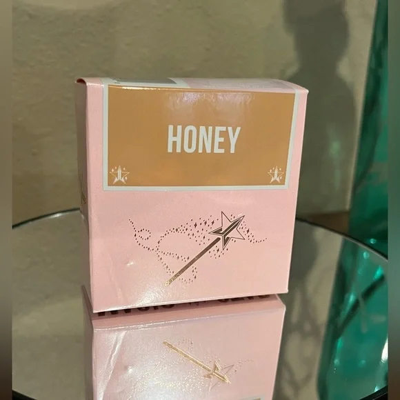 Jeffree Star Luminous Setting Powder, in shade Honey, NEW! - Picture 3 of 8